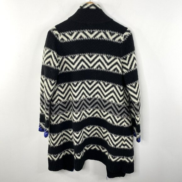 Chicos Cardigan Sweater Size Medium Black Blue Chevron Geometric Knit Long - Picture 3 of 3